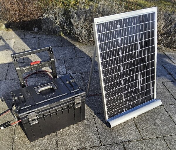 1 x Solabox SB-100 mit 1 Solarmodul 120W